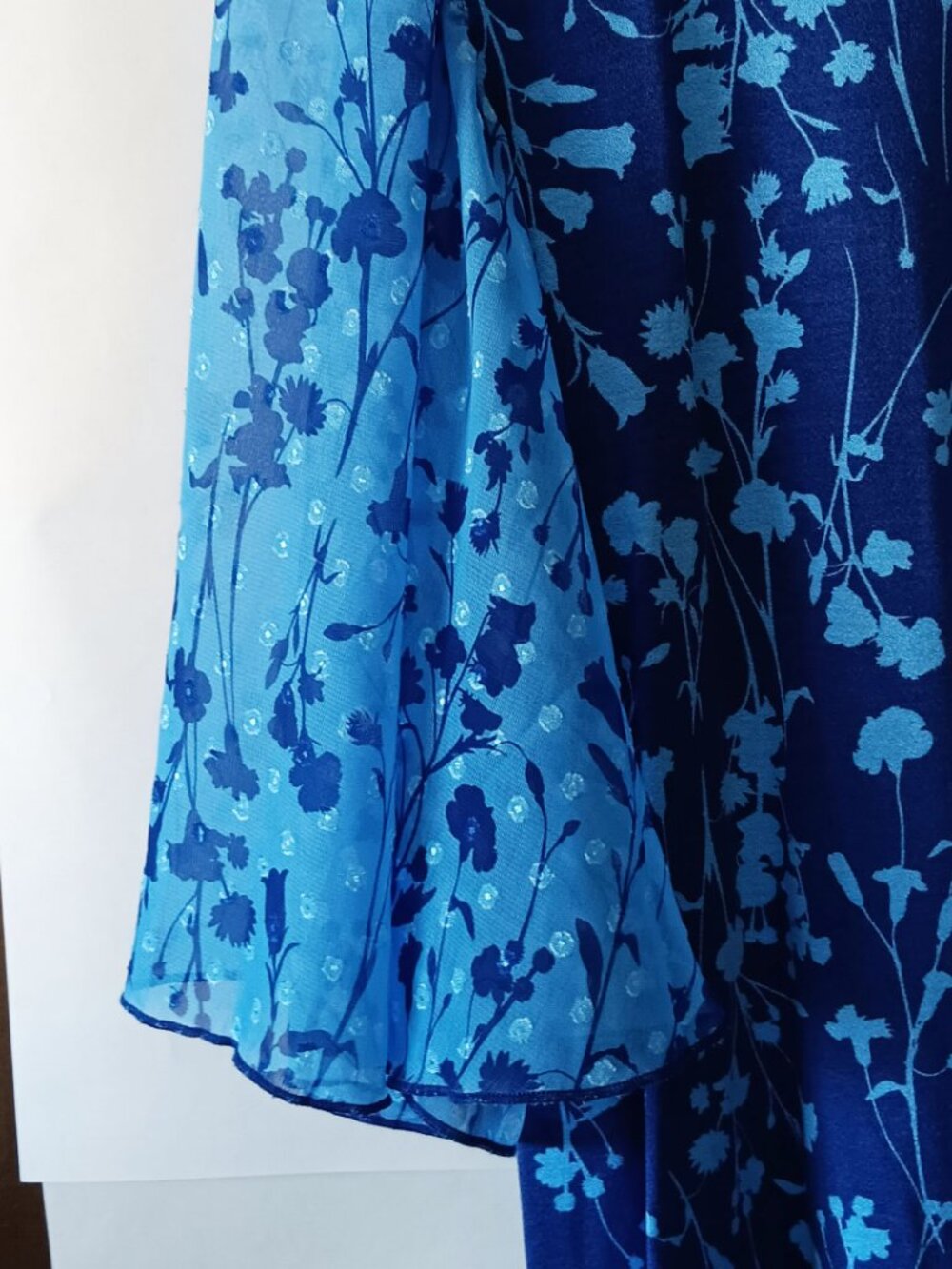 KIM & CAMI Blue Floral Blouse Size M - Picture 7 of 11